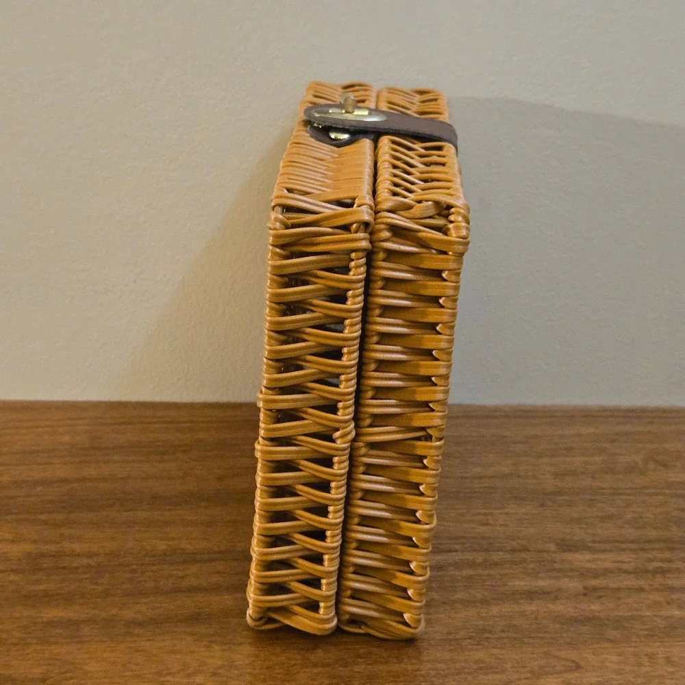 Woven Wicker Storage Box Briefcase Honey Brown Twist Lock Latch Rustic Decor